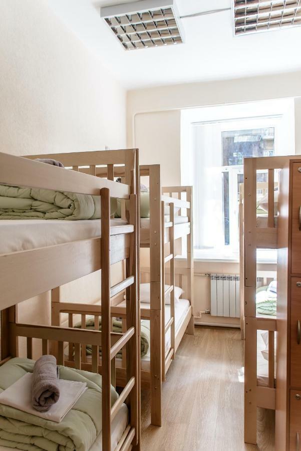 Globus Lipki Hostel Kyiv Exterior photo