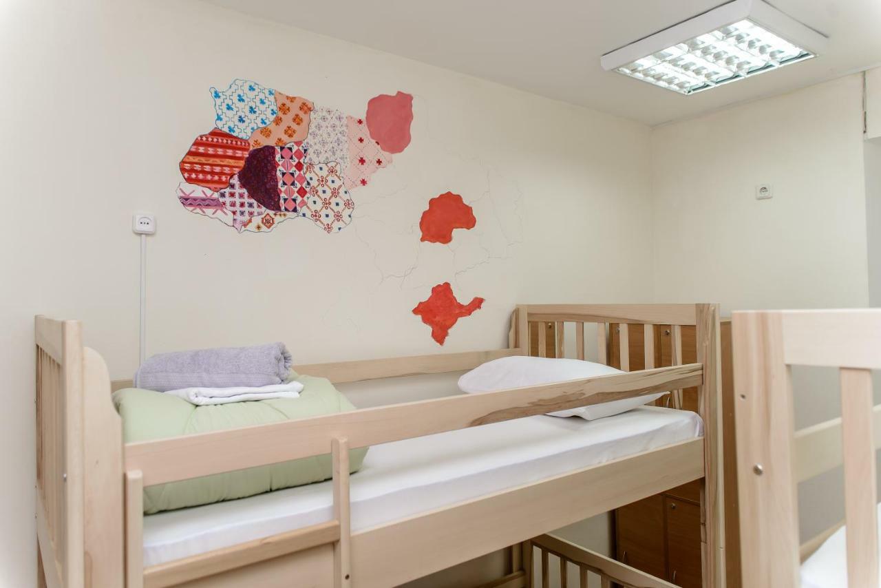 Globus Lipki Hostel Kyiv Exterior photo