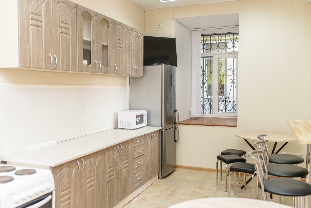 Globus Lipki Hostel Kyiv Exterior photo