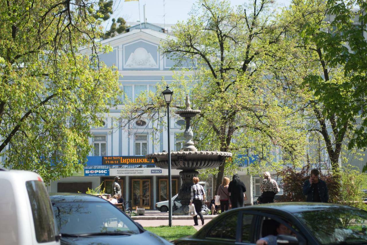 Globus Lipki Hostel Kyiv Exterior photo