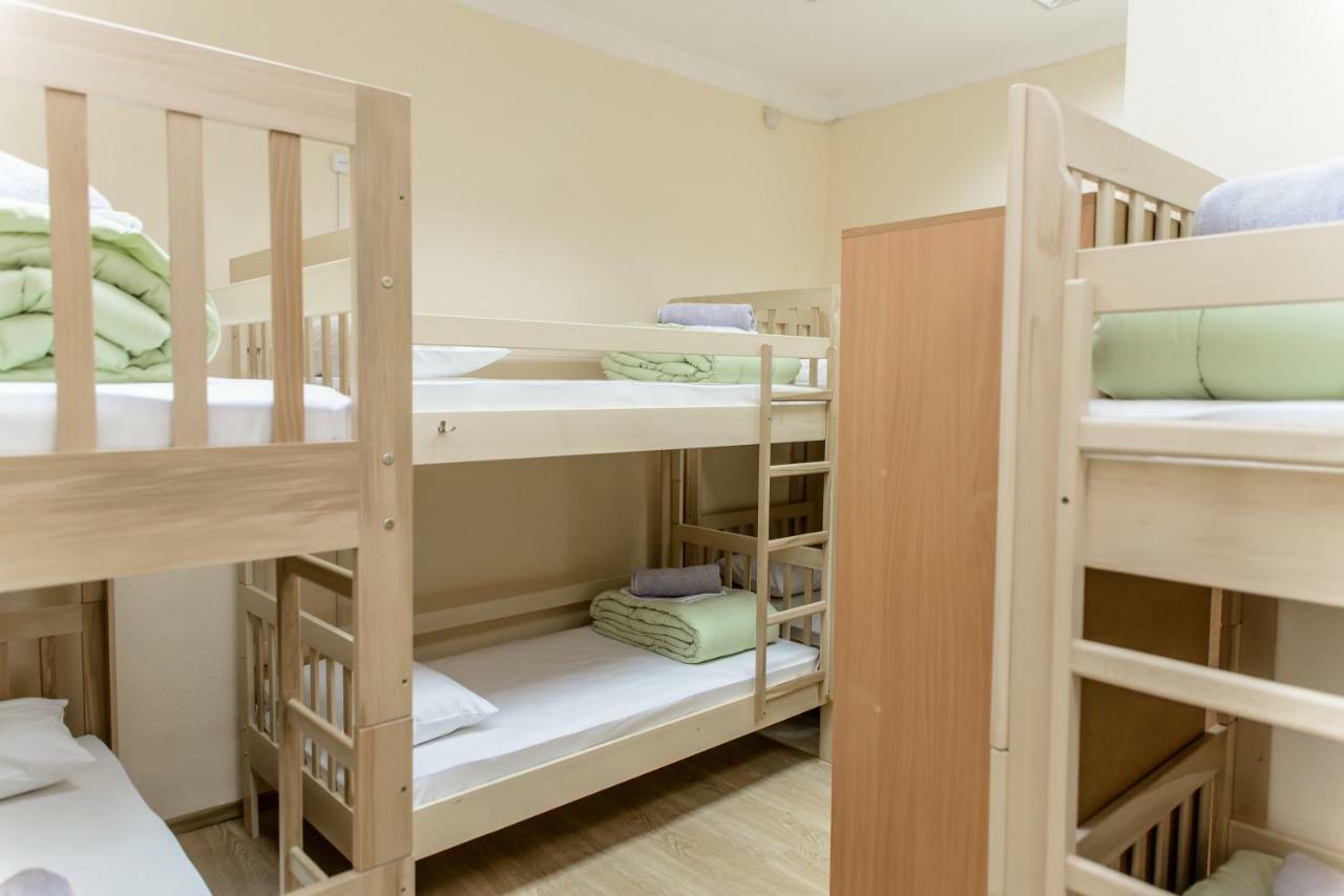 Globus Lipki Hostel Kyiv Exterior photo