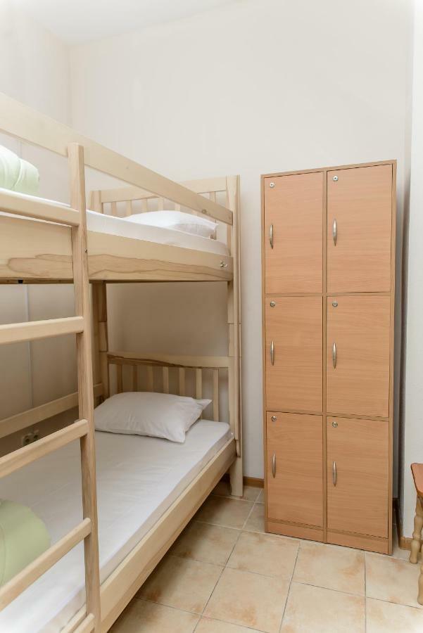 Globus Lipki Hostel Kyiv Exterior photo
