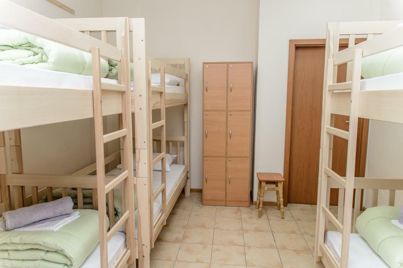 Globus Lipki Hostel Kyiv Exterior photo