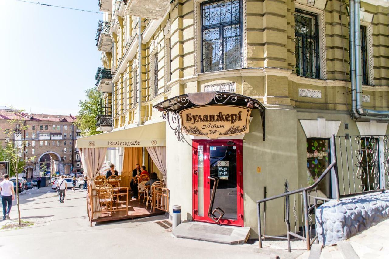 Globus Lipki Hostel Kyiv Exterior photo
