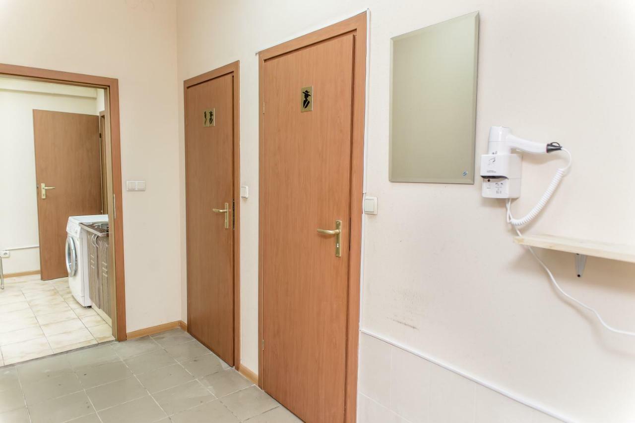 Globus Lipki Hostel Kyiv Exterior photo