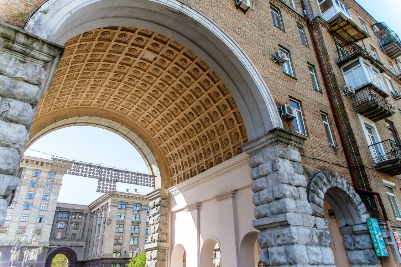 Globus Lipki Hostel Kyiv Exterior photo