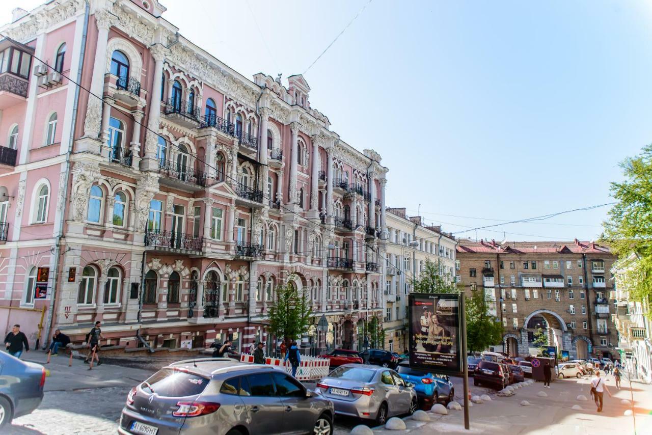 Globus Lipki Hostel Kyiv Exterior photo